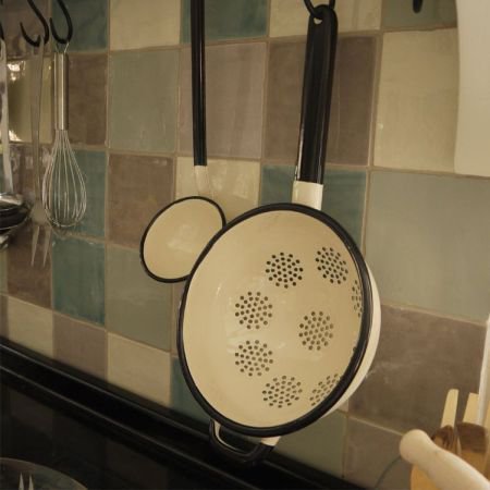 Cream enamel colander with handle