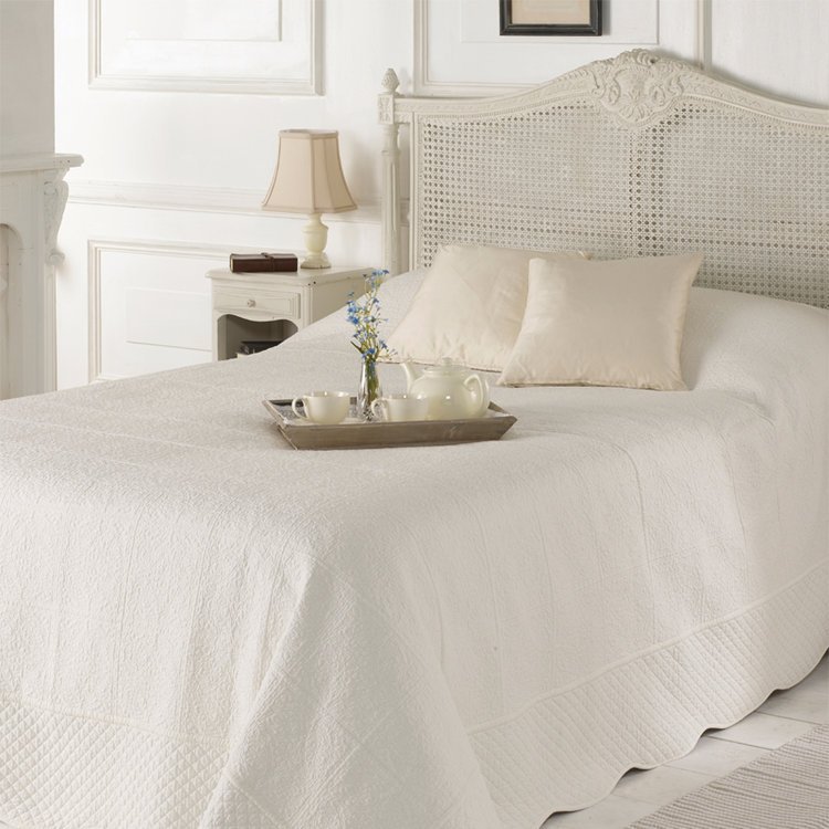 Kingsize Deauville Ivory Quilted Bed Cover